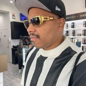 Meet your Posher, Larry